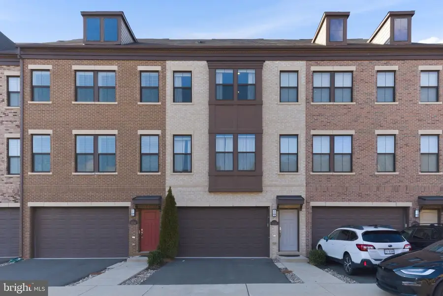 3122 Alan Shepard St, Herndon, VA 20171 - Image #2