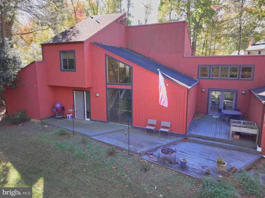 11813 Vale Rd, Oakton, VA 22124 - Image #2