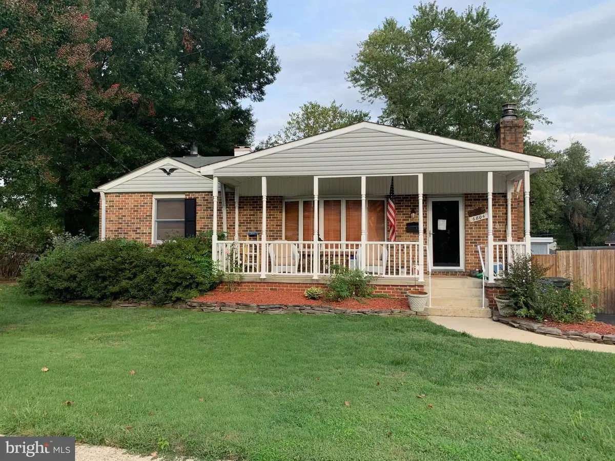 6804 Kingwood Dr, Falls Church, VA 22042 - #1