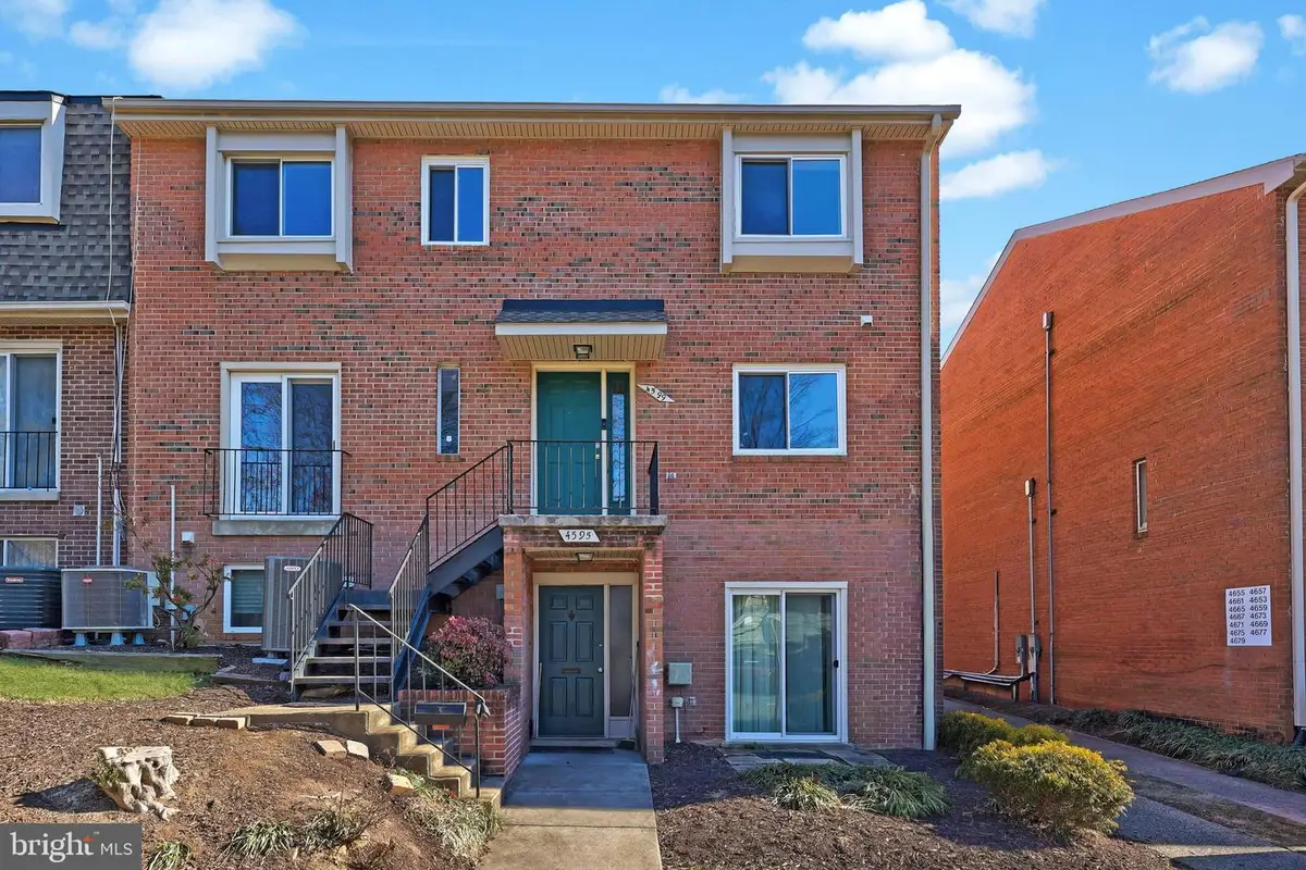 4599 Logsdon Dr #37, Annandale, VA 22003 - Image #1