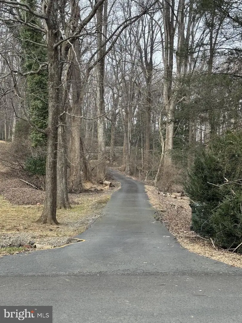 9338 Campbell Rd, Vienna, VA 22182 - Image #2