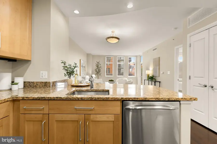 8220 Crestwood Heights Dr #418, Tysons, VA 22102 - Image #3