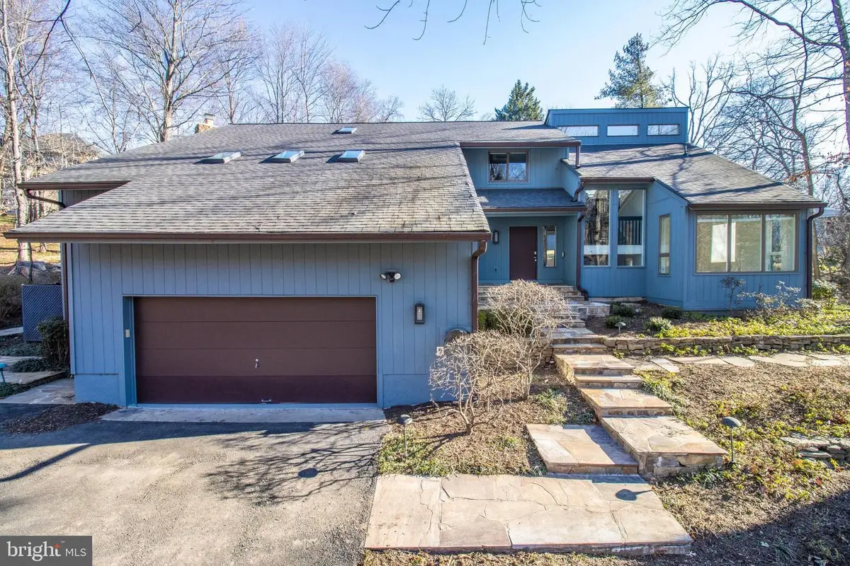 7107 Roxann Rd, Alexandria, VA 22315 - Image #1