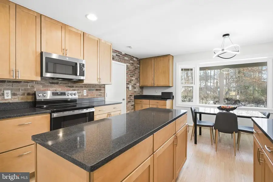 521 Creek Crossing Rd Ne, Vienna, VA 22180 - Image #2