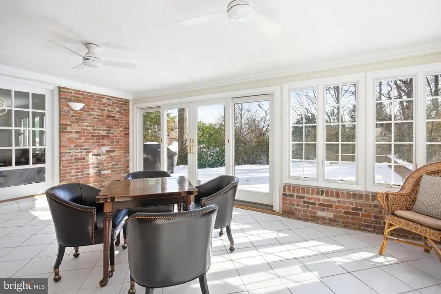 521 Creek Crossing Rd Ne, Vienna, VA 22180 - Image #3