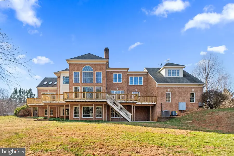 451 Seneca Rd, Great Falls, VA 22066 - Image #2