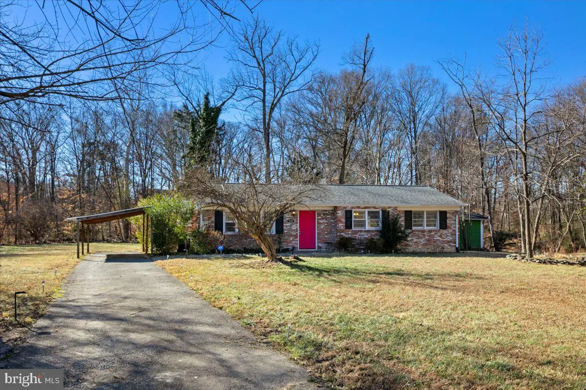 5304 Cedar Ct, Alexandria, VA 22309 - Image #1