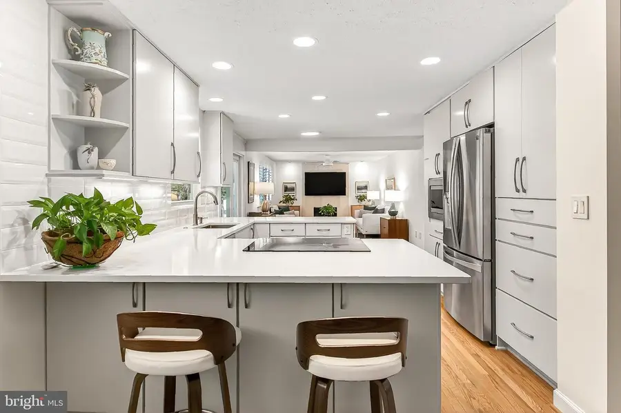 3826 Beech Down Dr, Chantilly, VA 20151 - Image #3