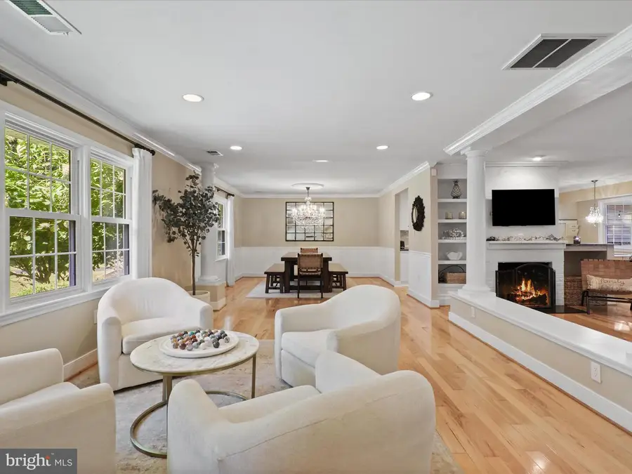 11607 Helmont Dr, Oakton, VA 22124 - Image #3