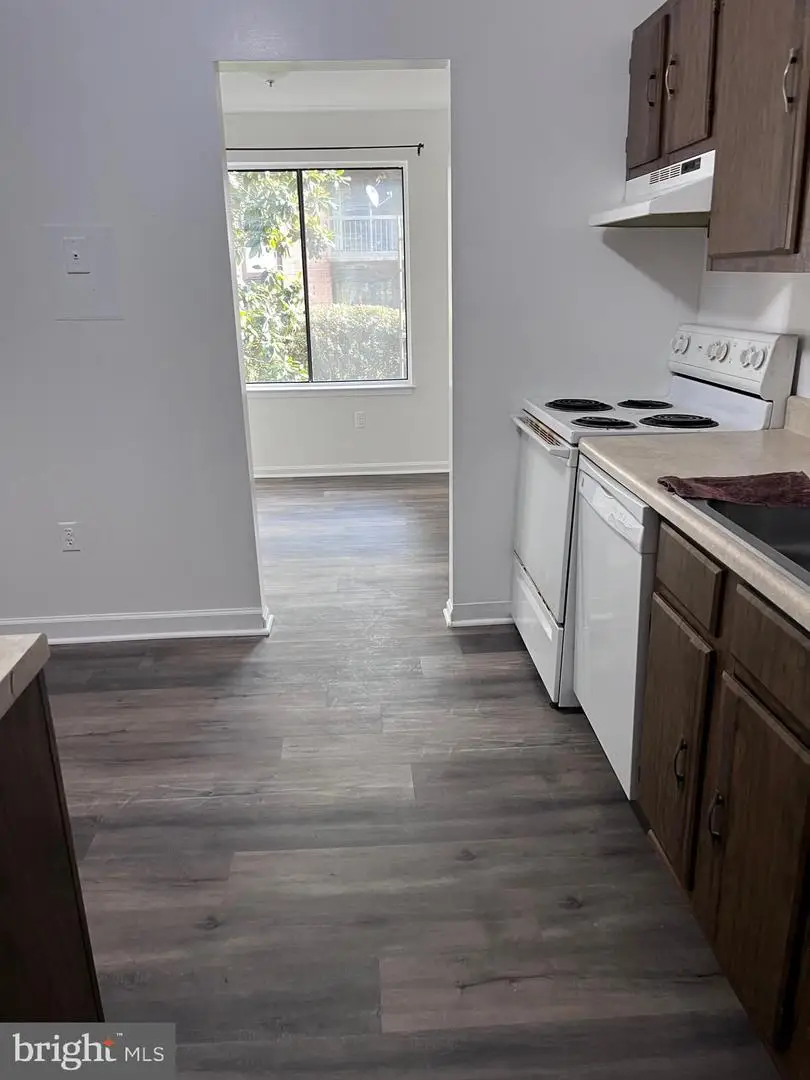 9710 Kingsbridge Dr #104, Fairfax, VA 22031 - Image #3