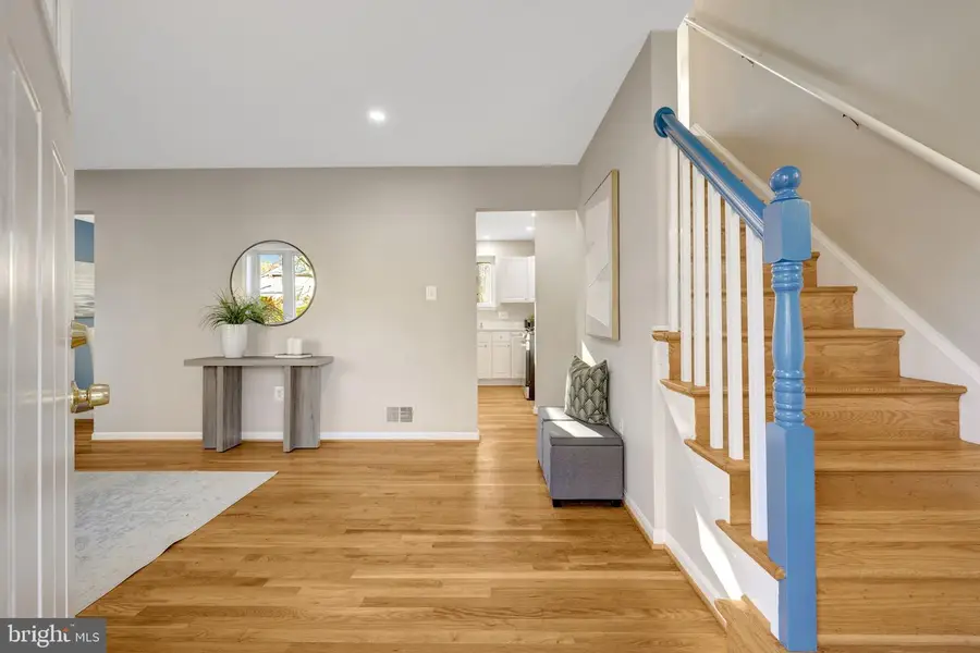 5122 Pommeroy Dr, Fairfax, VA 22032 - Image #2