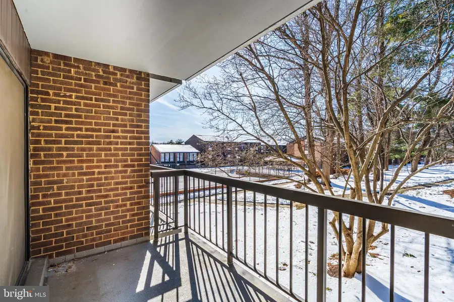 9713 Kings Crown Ct #102, Fairfax, VA 22031 - Image #2