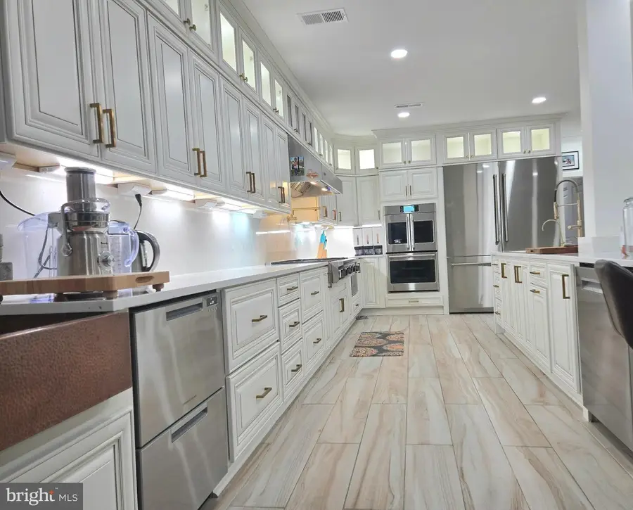 4702 Leighfield Valley Dr, Chantilly, VA 20151 - Image #2