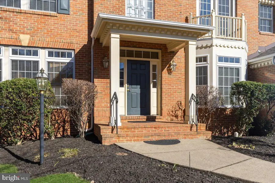 13714 Monet Ct, Chantilly, VA 20151 - Image #3