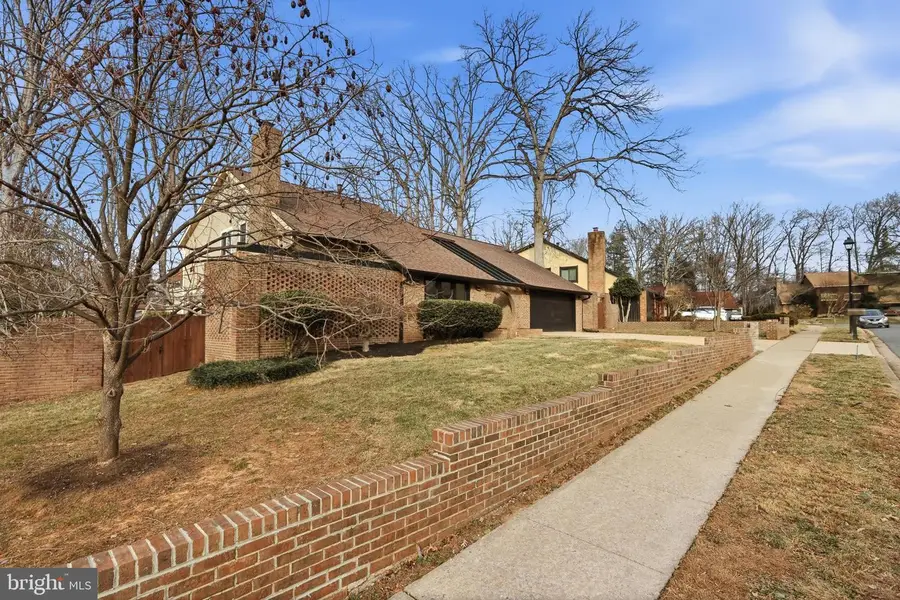 10512 Arrowood St, Fairfax, VA 22032 - Image #2