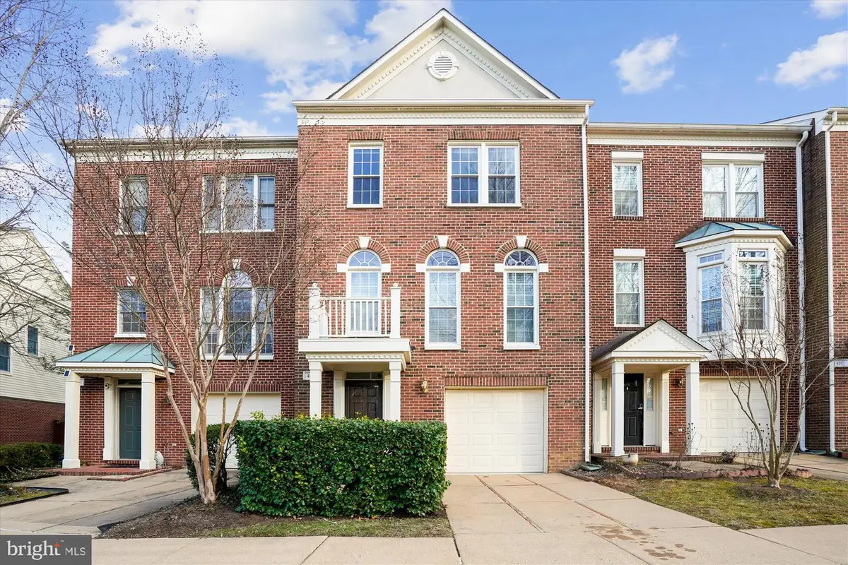 4153 Kentmere Sq, Fairfax, VA 22030 - Image #1