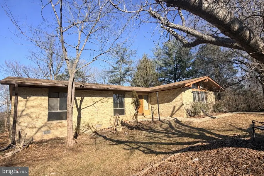 10400 Hunter Ridge Dr, Oakton, VA 22124 - Image #2