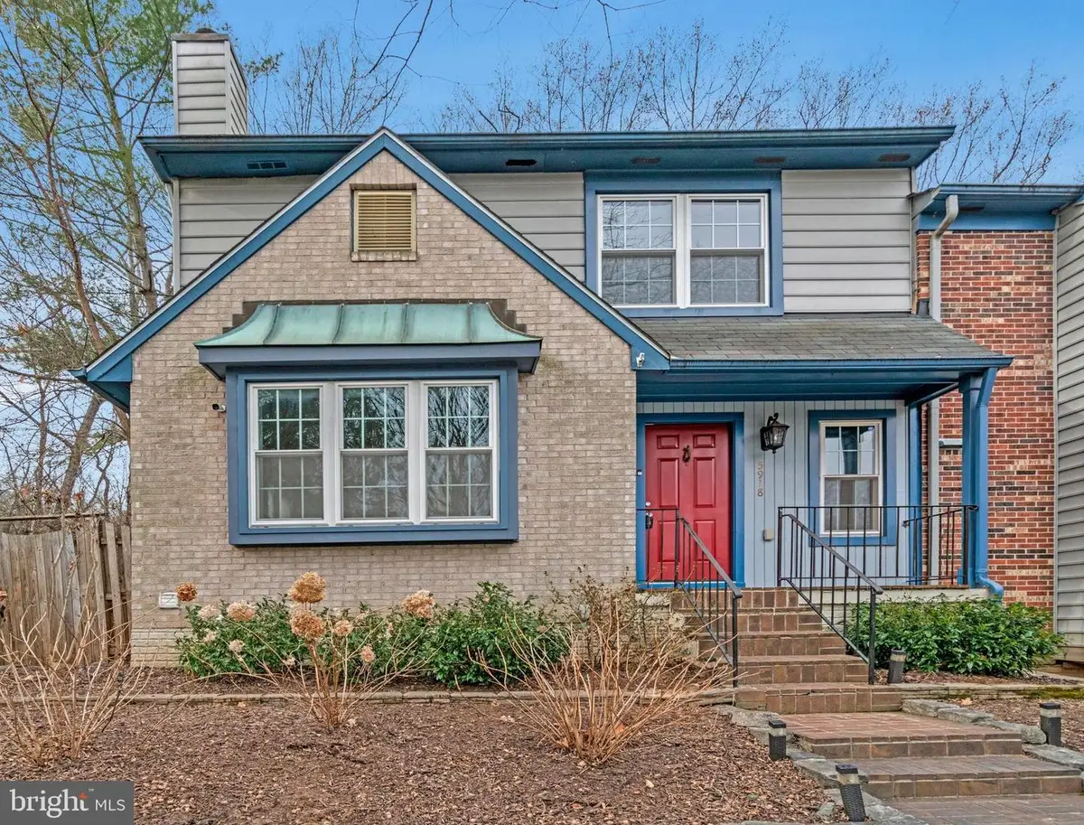 5918 Roberts Common Ct, Burke, VA 22015 - Image #1