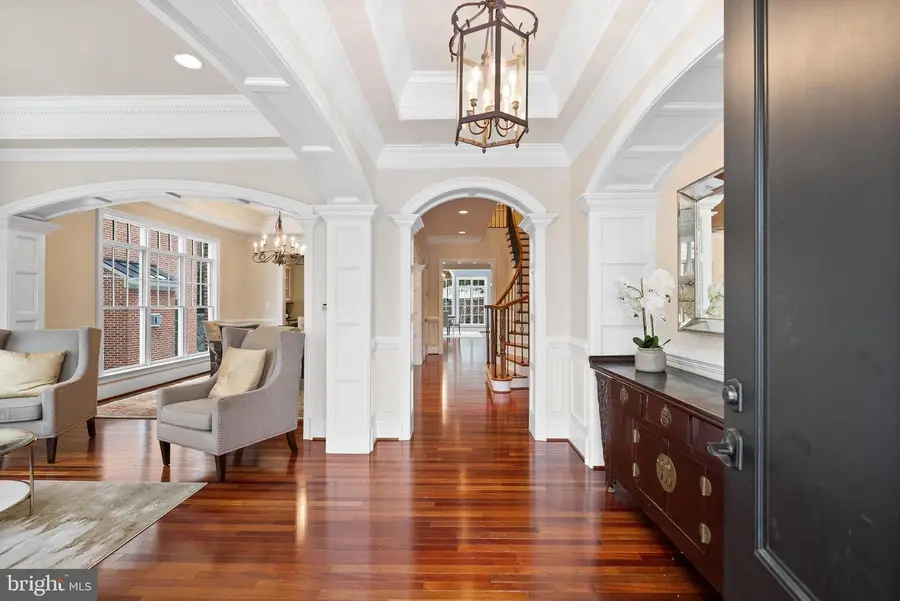 6817 Stockwell Manor Dr, Falls Church, VA 22043 - #2