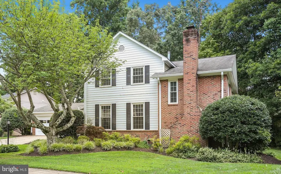 3702 Moss Brooke Ct, Fairfax, VA 22031 - Image #2