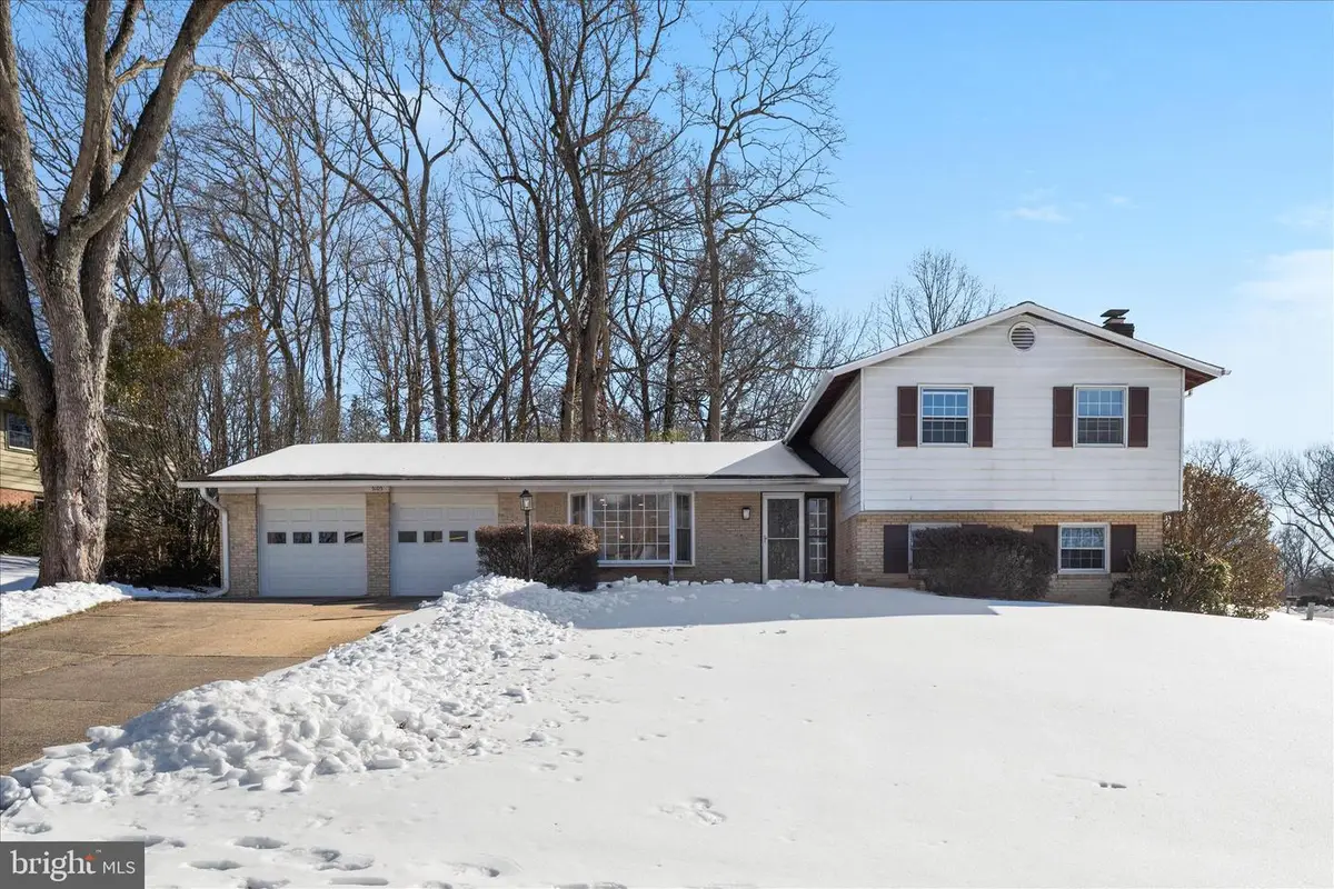 5105 Holden St, Fairfax, VA 22032 - #1