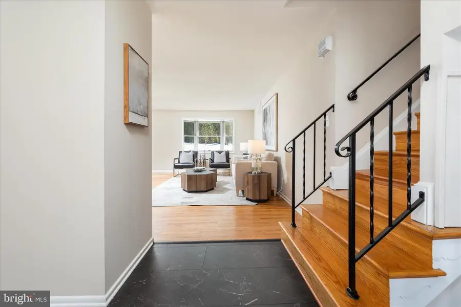 5105 Holden St, Fairfax, VA 22032 - #3