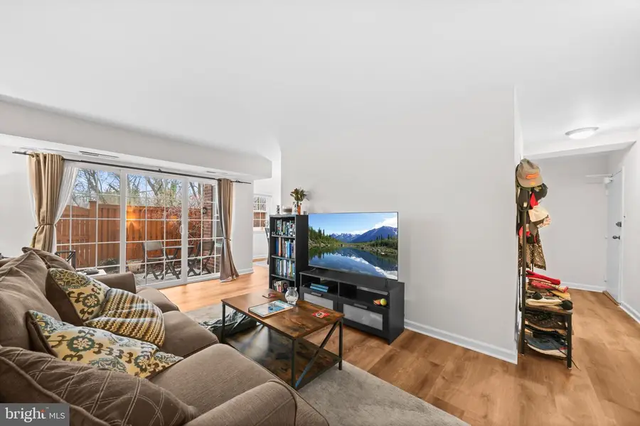 1914 Wilson Ln #t2, McLean, VA 22102 - #3