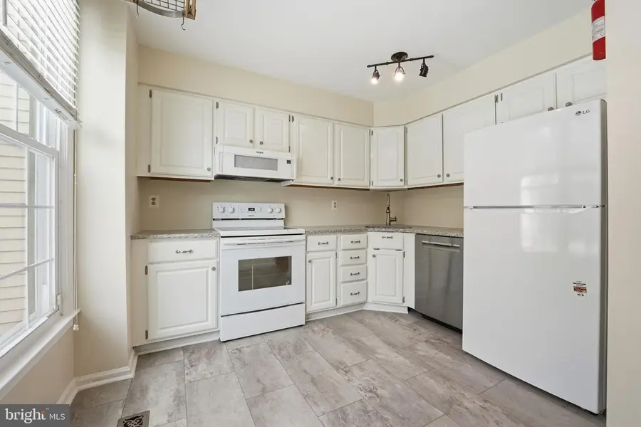 10326 Pond Spice Ter, Burke, VA 22015 - Image #2