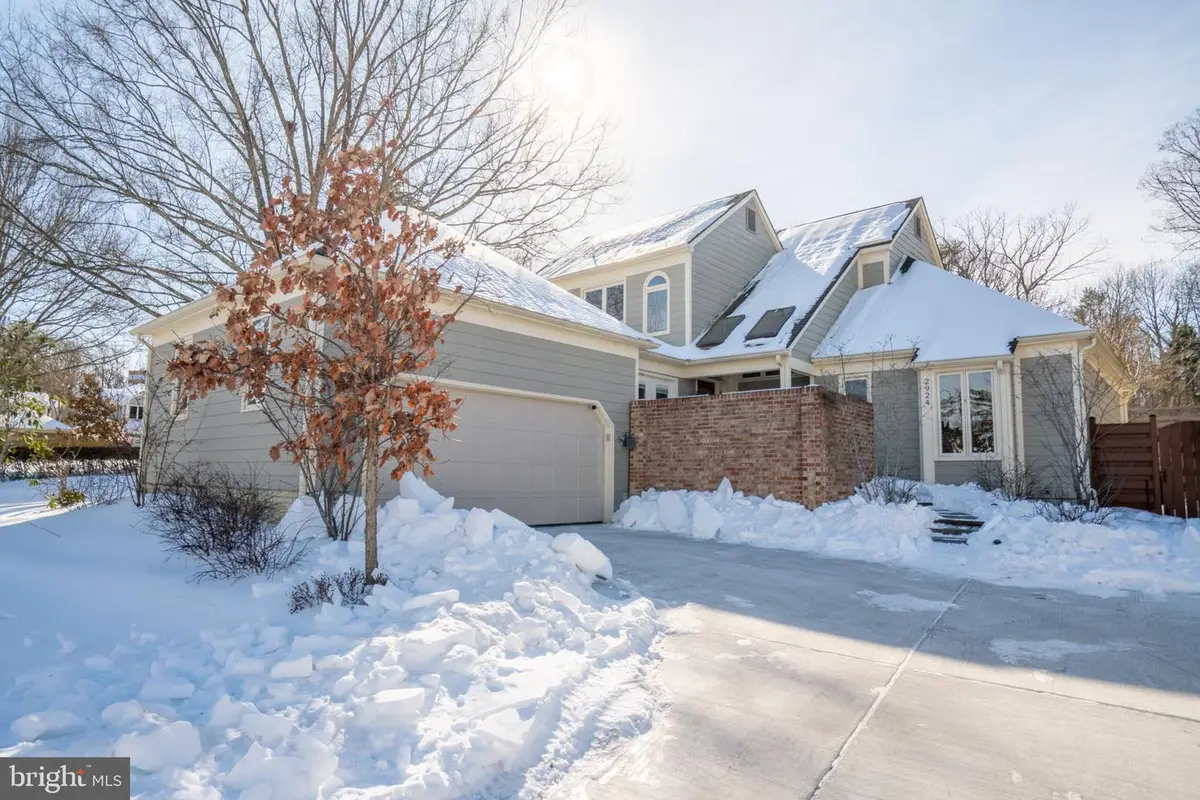 2924 Elmesmeade Ct, Oakton, VA 22124 - Image #1