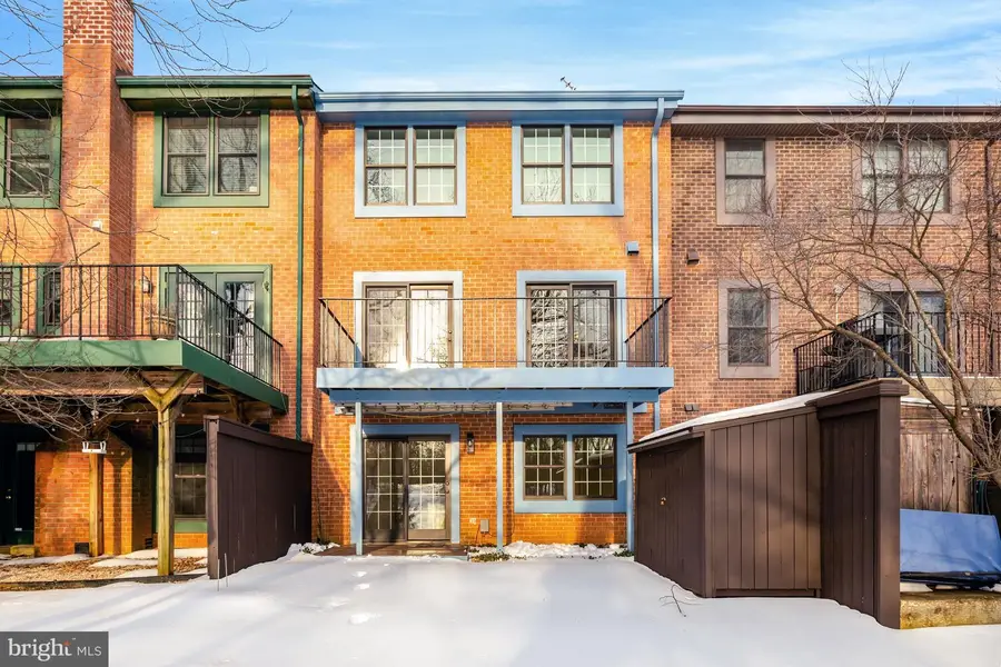 2120 Golf Course Dr, Reston, VA 20191 - Image #2