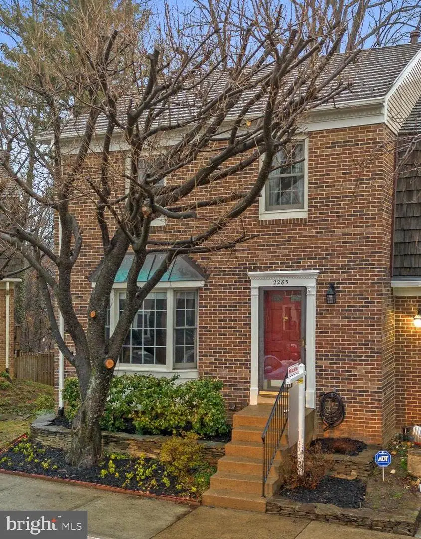2285 Idylwood Station Ln, Falls Church, VA 22043 - #1