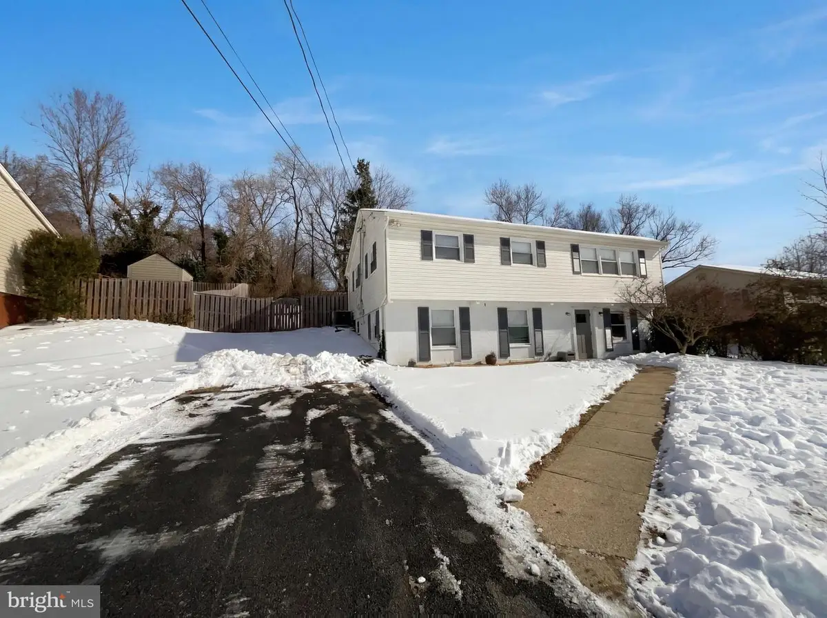 6515 Carriage Dr, Alexandria, VA 22310 - #1