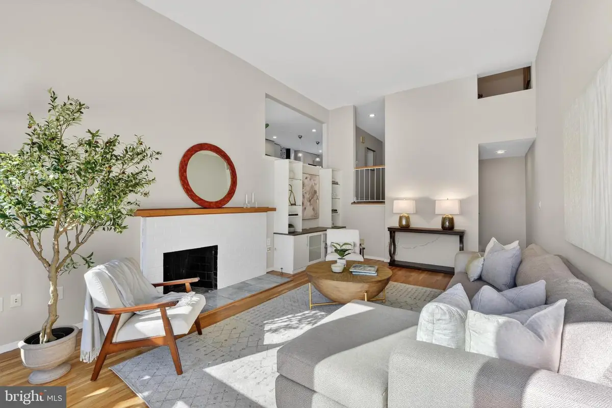 11560 Links Dr, Reston, VA 20190 - Image #1