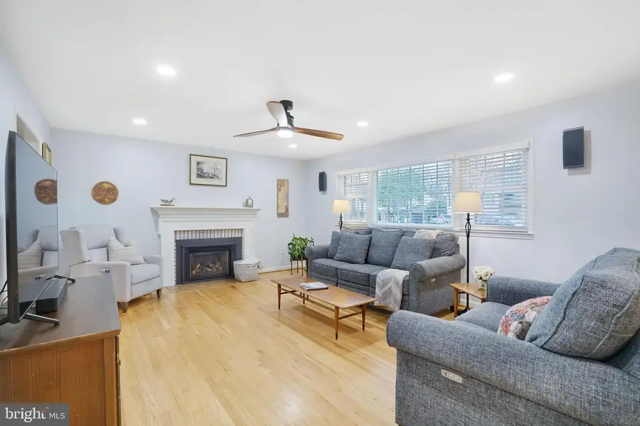 6125 Beech Tree Dr, Alexandria, VA 22310 - #3