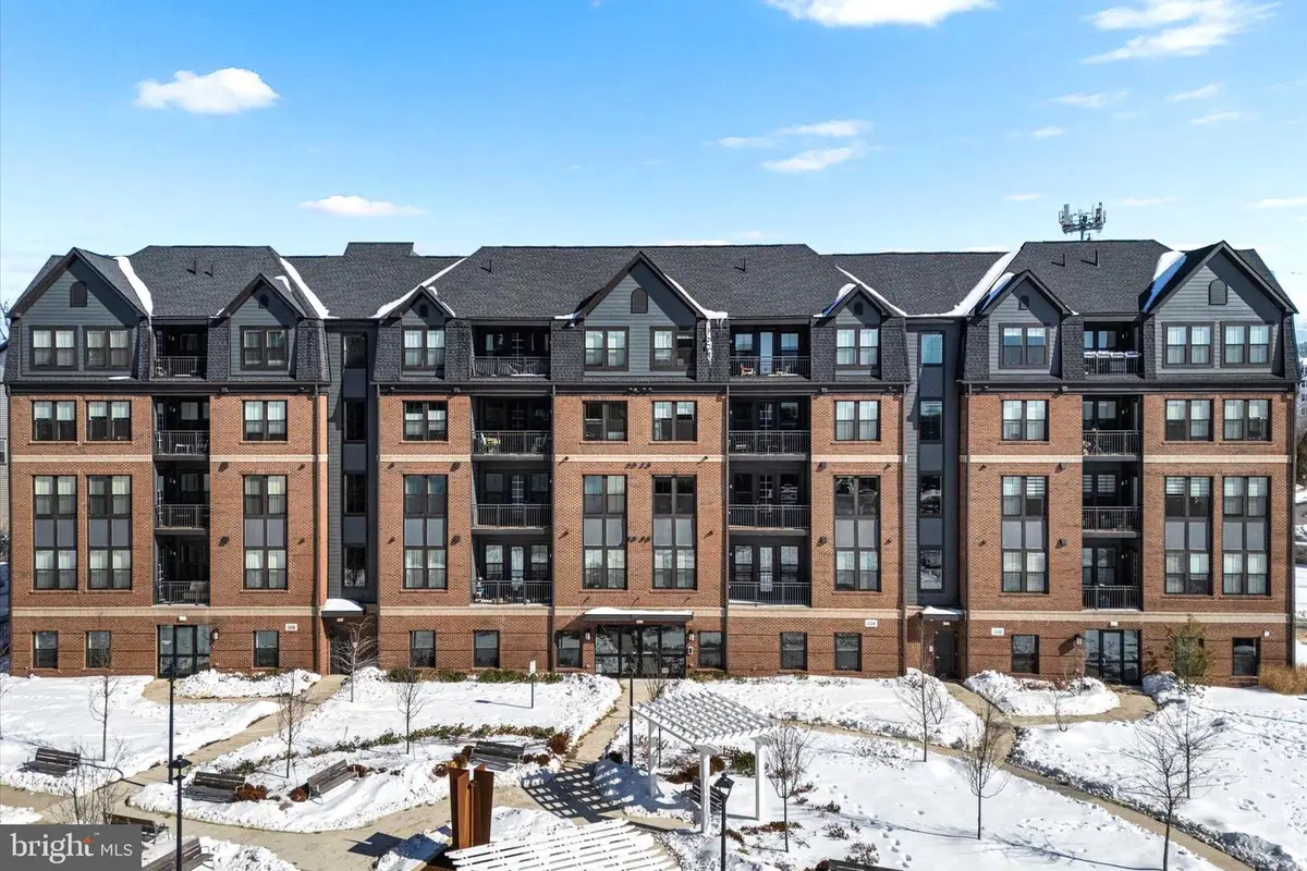 3927 Fair Ridge Dr #409, Fairfax, VA 22033 - Image #1
