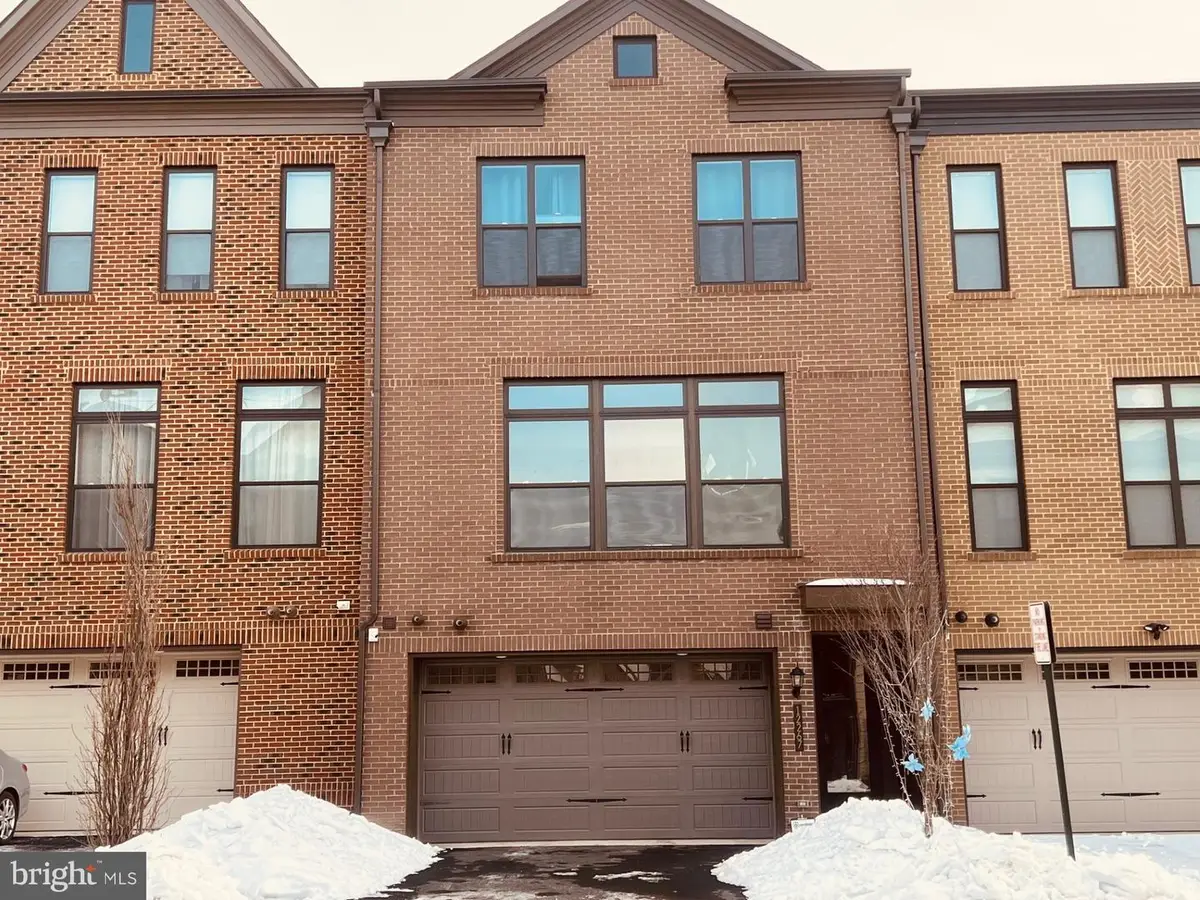 12267 Sweet Willow Ln, Fairfax, VA 22030 - Image #1