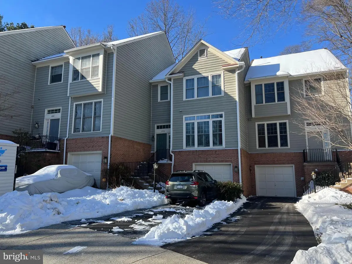 1202 Weatherstone Ct, Reston, VA 20194 - Image #1
