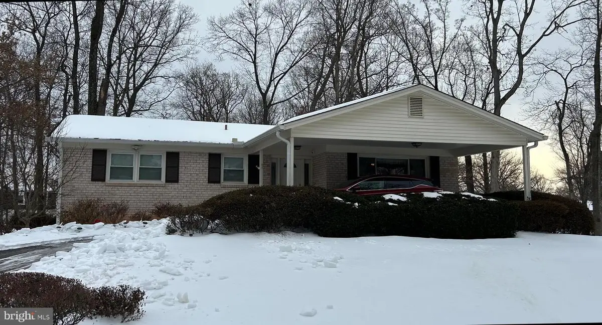 9121 Donna Dean Dr, Springfield, VA 22153 - #1