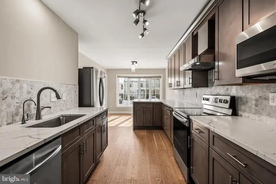 6620 Rosecroft Pl, Falls Church, VA 22043 - Image #3