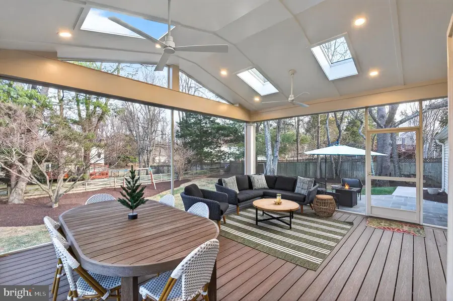 11922 Holly Spring Dr, Great Falls, VA 22066 - Image #3