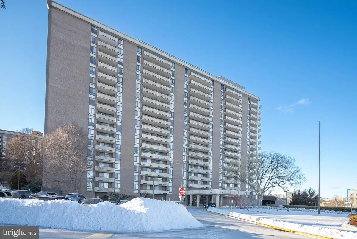 1800 Old Meadow Rd #303, McLean, VA 22102 - Image #1