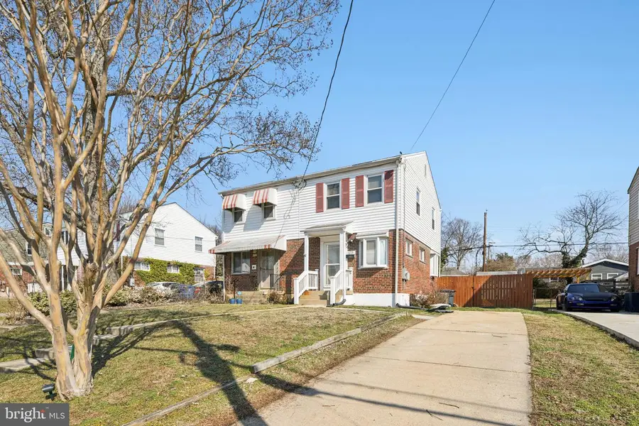 6735 Radcliffe Dr, Alexandria, VA 22307 - #2