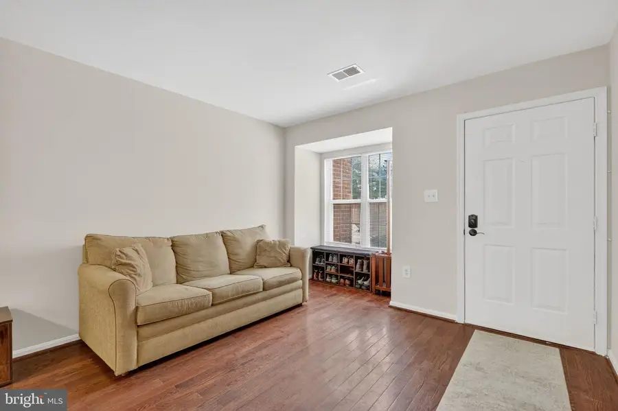 4241 Moselle Dr, Chantilly, VA 20151 - #2