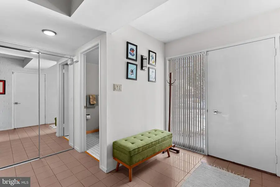 1628 Greenbriar Ct, Reston, VA 20190 - Image #3