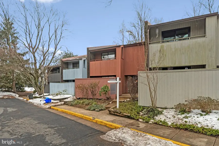 2005 Wethersfield Ct, Reston, VA 20191 - #3