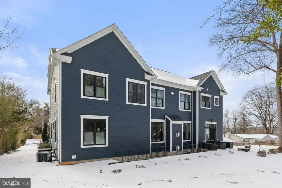 9222 Brian Dr, Vienna, VA 22180 - #2