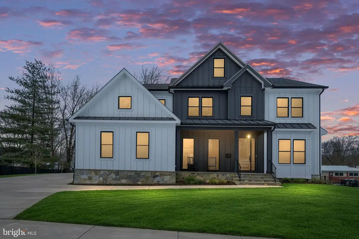 516 Valley Dr Se, Vienna, VA 22180 - Image #1