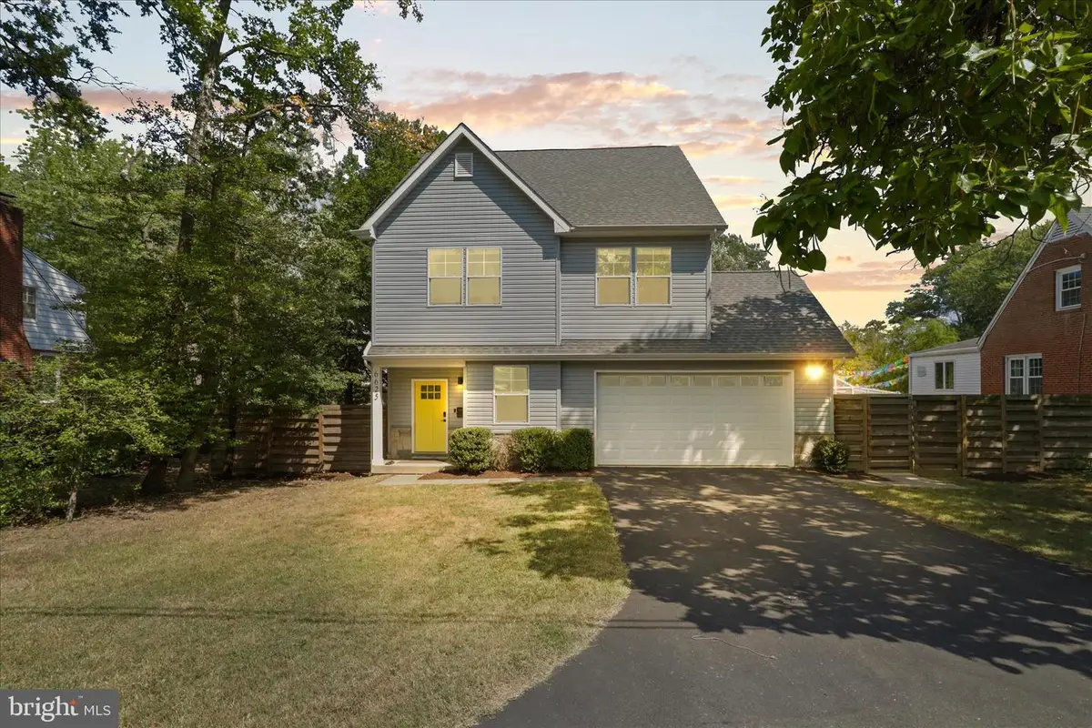 6625 Oak Dr, Alexandria, VA 22306 - #1