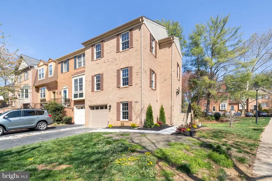 7800 Solomon Seal Dr, Springfield, VA 22152 - #2