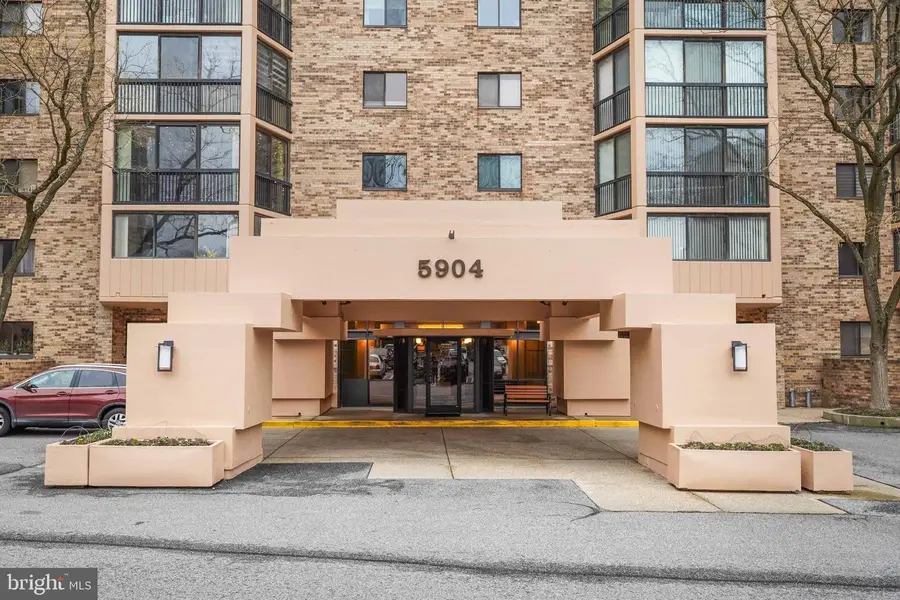 5904 Mount Eagle Dr #104, Alexandria, VA 22303 - #2